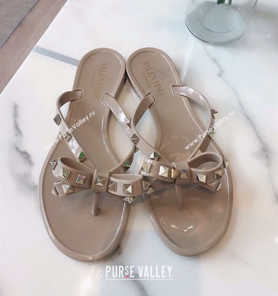 Cheap Sale Valentino Rubber Rockstud Thong PVC Flip Flops with Bow Nude (guodong-24012459)