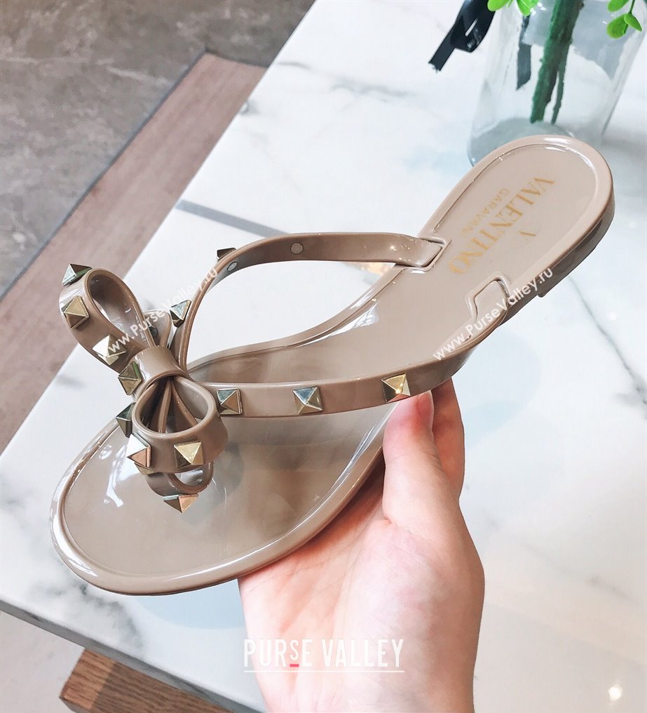 Cheap Sale Valentino Rubber Rockstud Thong PVC Flip Flops with Bow Nude (guodong-24012459)