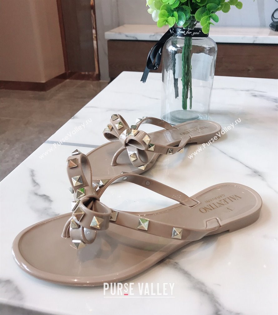 Cheap Sale Valentino Rubber Rockstud Thong PVC Flip Flops with Bow Nude (guodong-24012459)