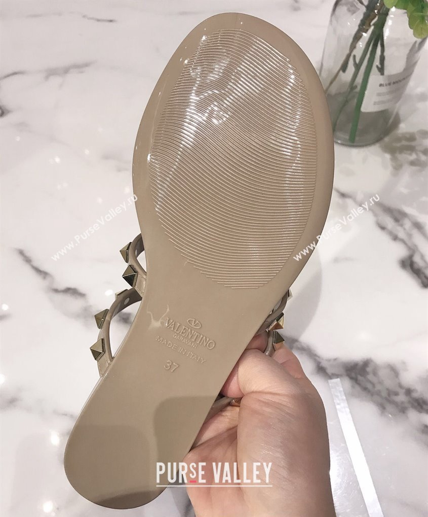 Cheap Sale Valentino Rubber Rockstud Thong Flat Sandals Nude (guodong-24012454)