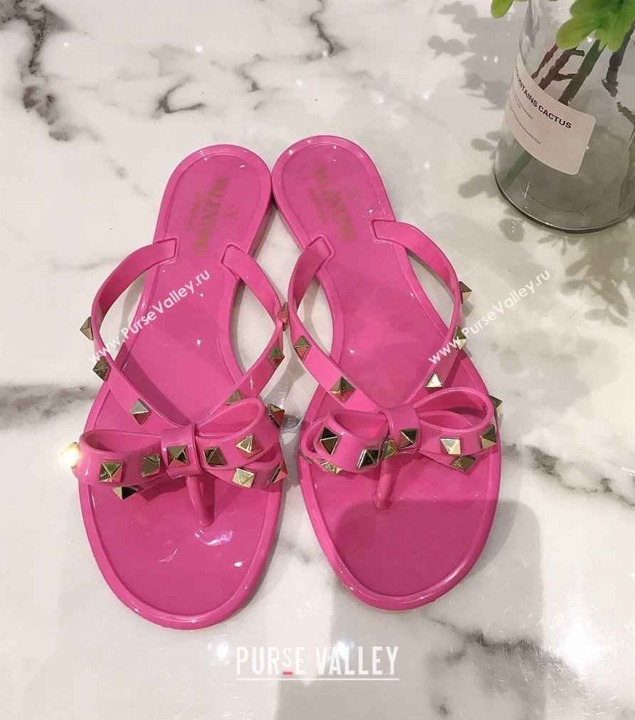 Cheap Sale Valentino Rubber Rockstud Thong PVC Flip Flops with Bow Fuchsia (guodong-24012457)