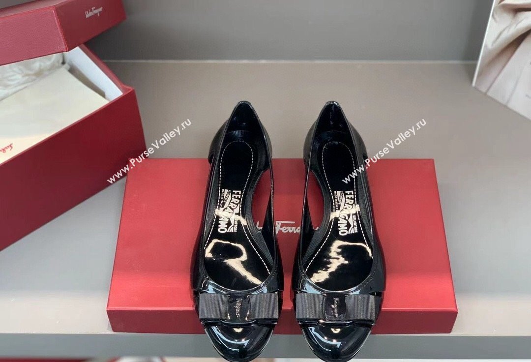 Cheap Sale Ferragamo rubber Jelly ballet flats Black with Vara Bow (guodong-24012441)
