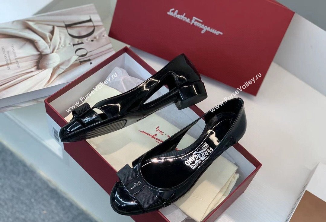Cheap Sale Ferragamo rubber Jelly ballet flats Black with Vara Bow (guodong-24012441)
