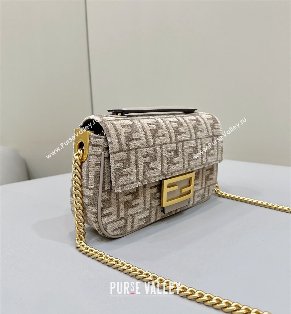 Fendi Medium Baguette Chain Midi FF tapestry fabric bag dove gray (chaoliu-24012602)