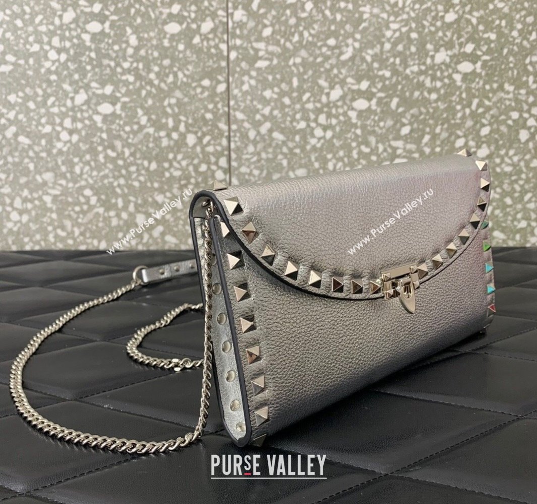 Valentino Rockstud Wallet With Chain in Grainy Calfskin Silver 2024 (liankafo-24020145)
