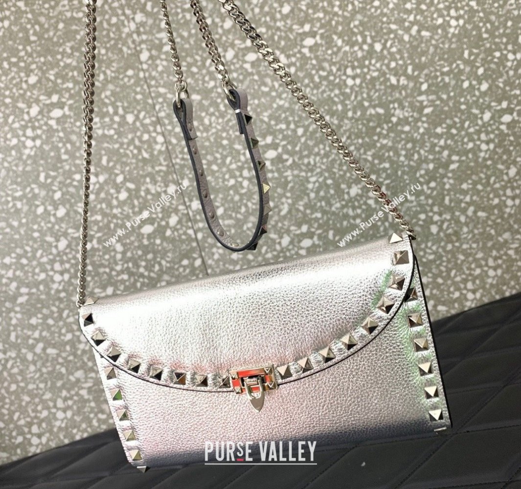 Valentino Rockstud Wallet With Chain in Grainy Calfskin Silver 2024 (liankafo-24020145)