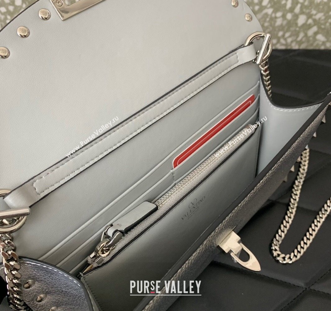 Valentino Rockstud Wallet With Chain in Grainy Calfskin Silver 2024 (liankafo-24020145)