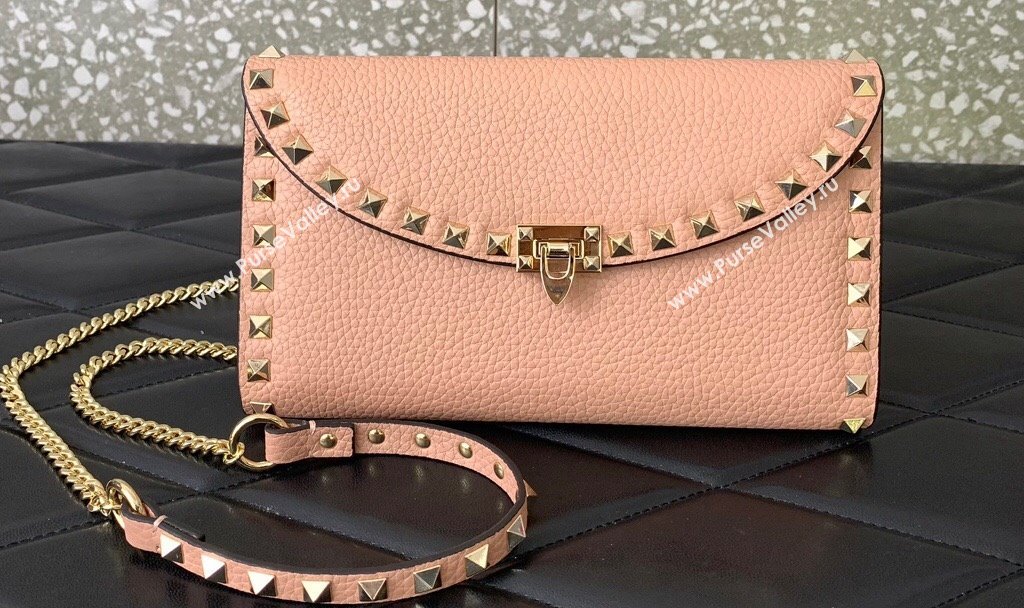 Valentino Rockstud Wallet With Chain in Grainy Calfskin Nude Pink 2024 (liankafo-24020143)