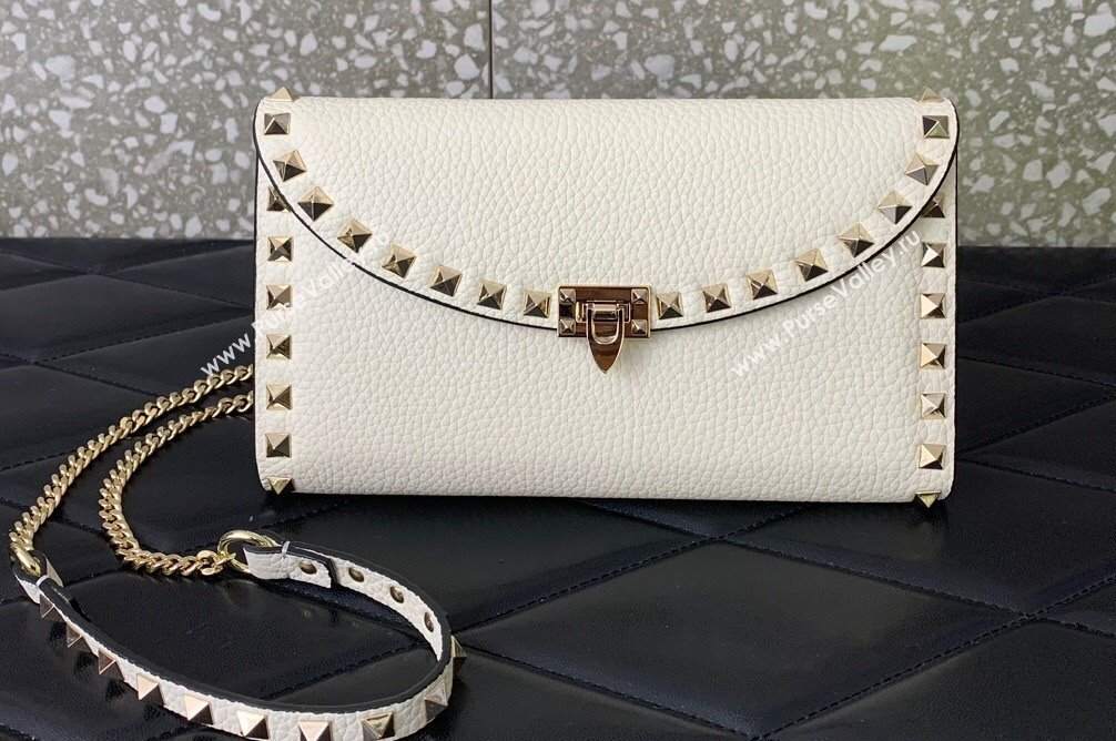 Valentino Rockstud Wallet With Chain in Grainy Calfskin White 2024 (liankafo-24020139)