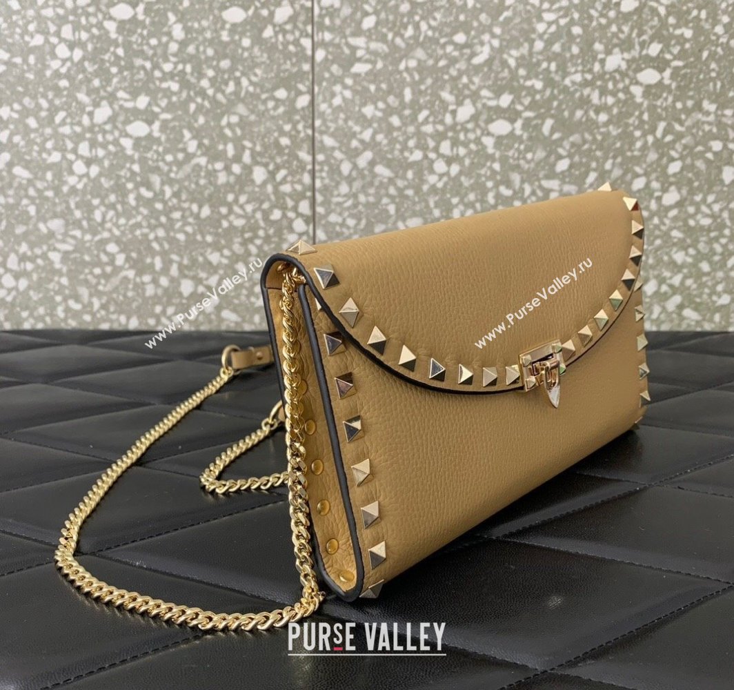 Valentino Rockstud Wallet With Chain in Grainy Calfskin Beige 2024 (liankafo-24020142)