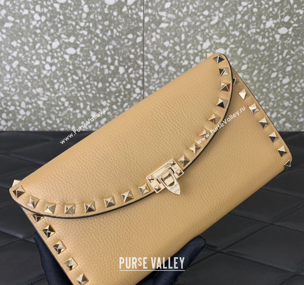 Valentino Rockstud Wallet With Chain in Grainy Calfskin Beige 2024 (liankafo-24020142)