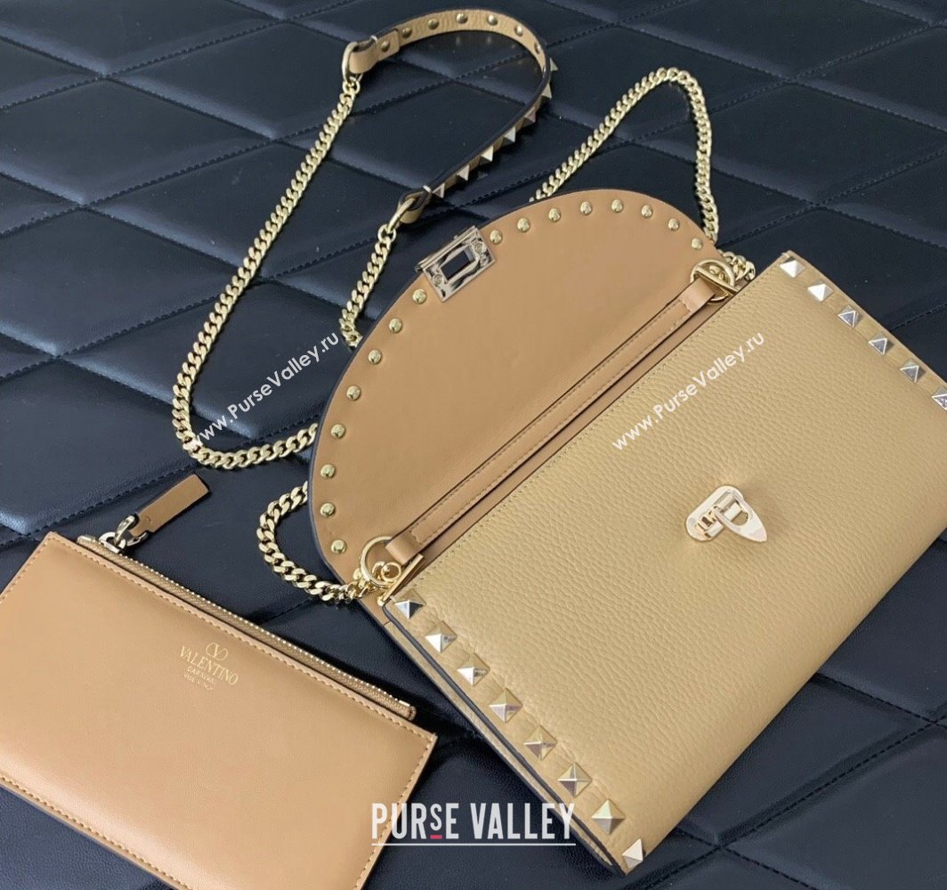 Valentino Rockstud Wallet With Chain in Grainy Calfskin Beige 2024 (liankafo-24020142)