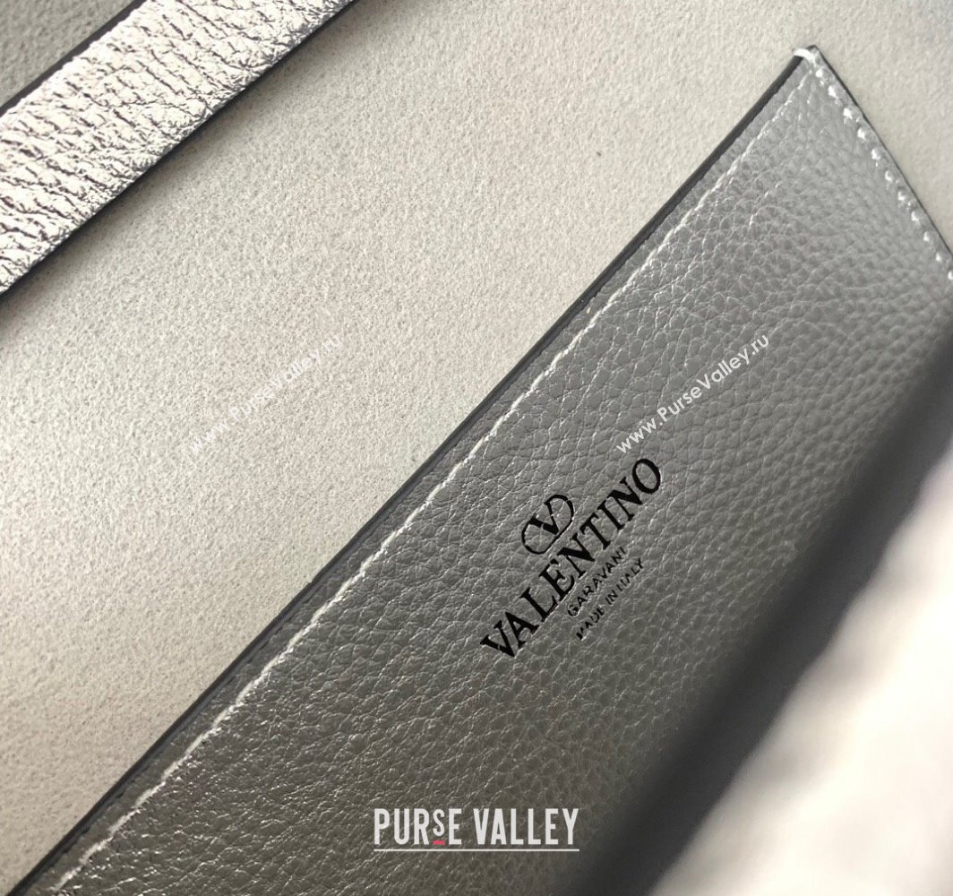 Valentino Small Rockstud Crossbody Bag in Grainy Calfskin Silver 2024 (liankafo-24020153)