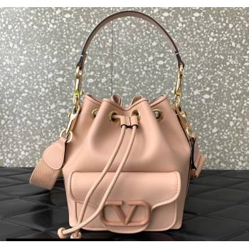 Valentino Locò Bucket Bag In Calfskin Leather Nude With Enamel Tone-On-Tone Vlogo Signature 2024 (liankafo-24020163)