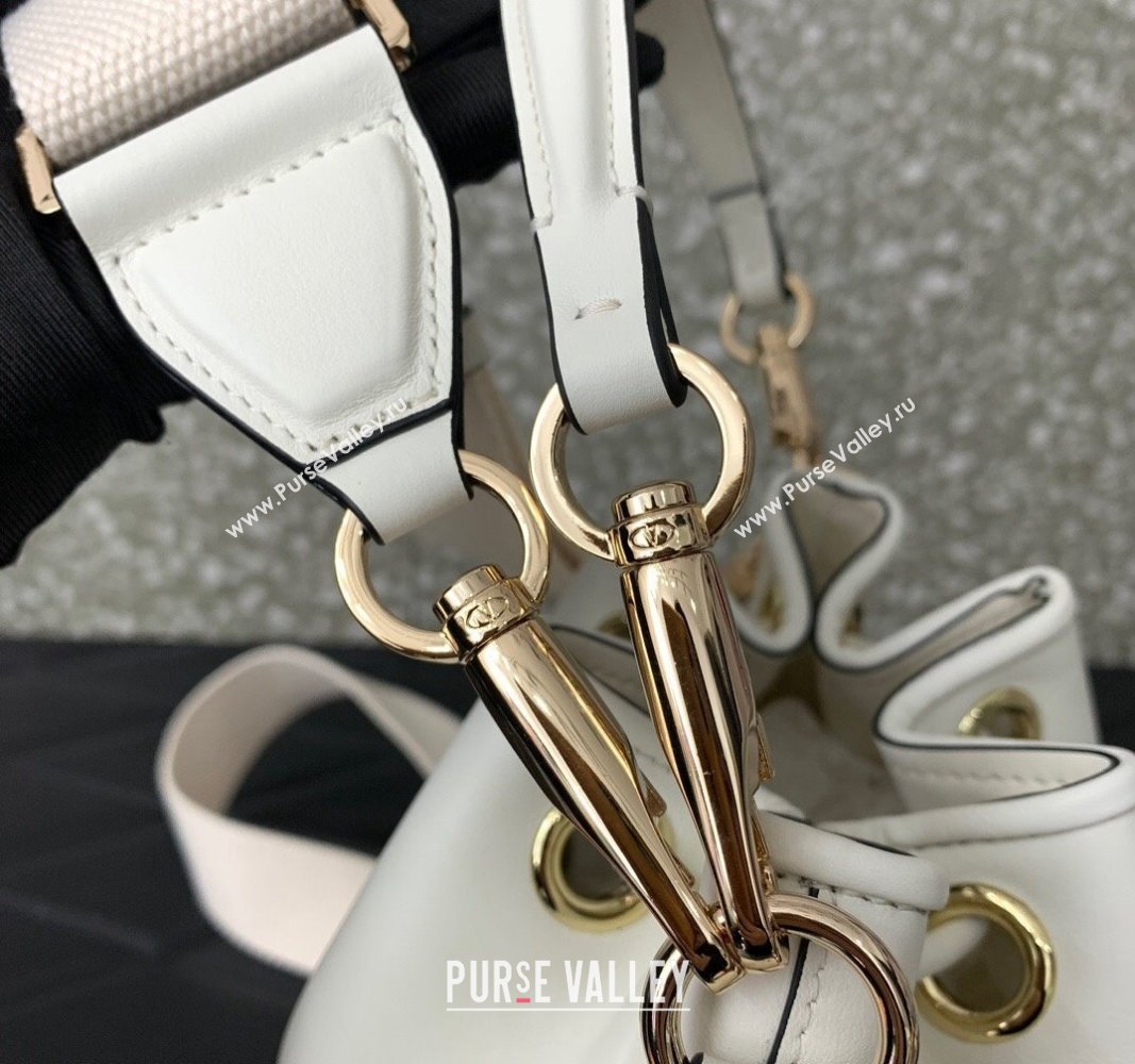 Valentino Locò Bucket Bag In Calfskin Leather White With Enamel Tone-On-Tone Vlogo Signature 2024 (liankafo-24020162)
