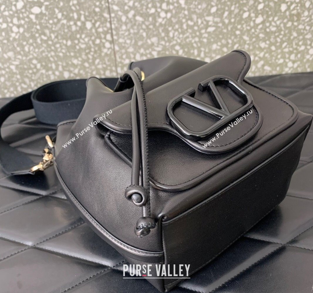 Valentino Locò Bucket Bag In Calfskin Leather Black With Enamel Tone-On-Tone Vlogo Signature 2024 (liankafo-24020161)