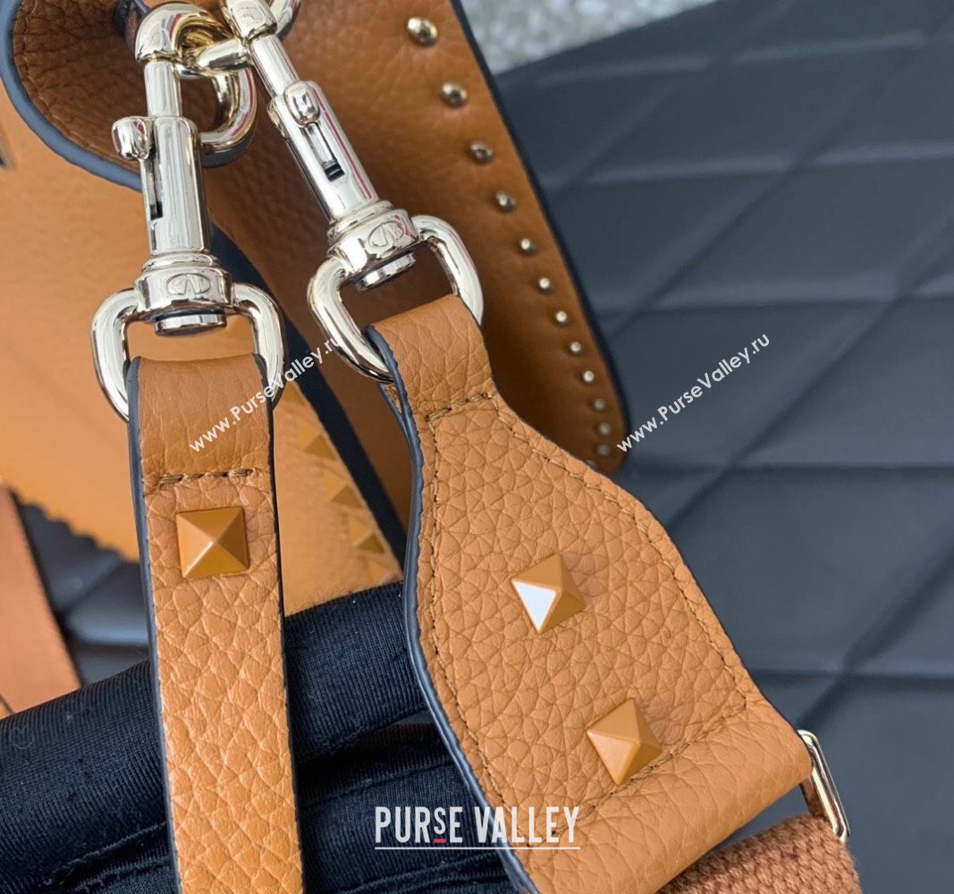 Valentino Rockstud Hobo Bag in Grainy Calfskin Brown 2024 (liankafo-24020156)