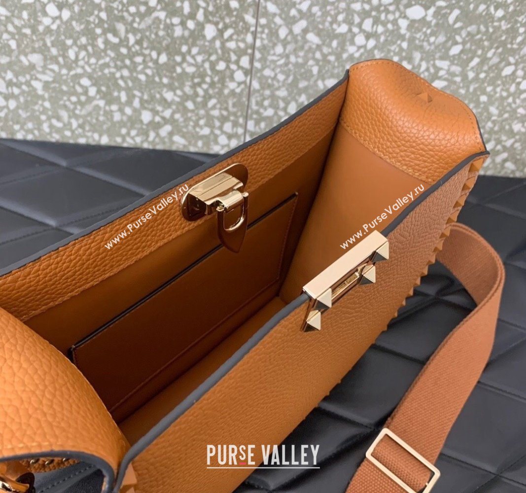 Valentino Rockstud Hobo Bag in Grainy Calfskin Brown 2024 (liankafo-24020156)