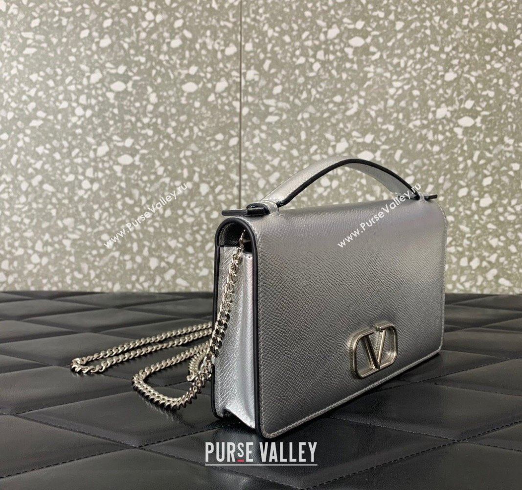 Valentino Vlogo Signature Wallet With Chain in Grainy Calfskin Silver 2024 (liankafo-24020127)