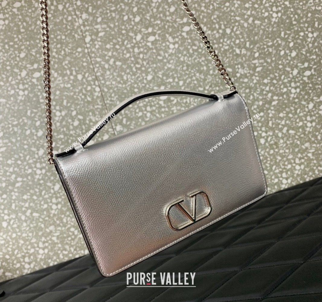 Valentino Vlogo Signature Wallet With Chain in Grainy Calfskin Silver 2024 (liankafo-24020127)