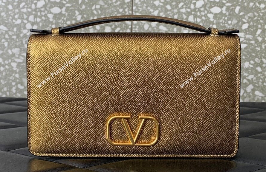 Valentino Vlogo Signature Wallet With Chain in Grainy Calfskin Gold 2024 (liankafo-24020126)