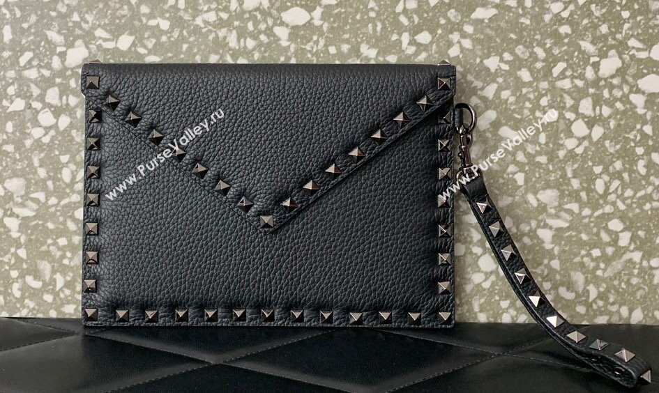 Valentino Rockstud Pouch Clutch Bag in Grainy Calfskin Black 2024 (liankafo-24020128)