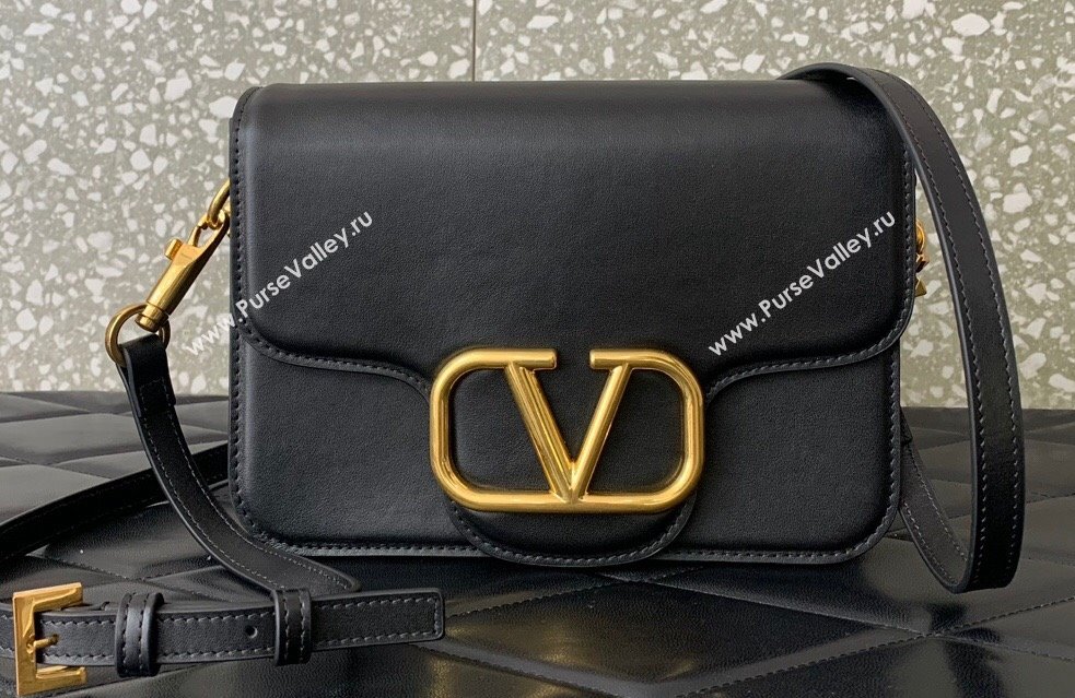 Valentino Locò Shoulder Bag in calfskin Black 2024 (liankafo-24020110)