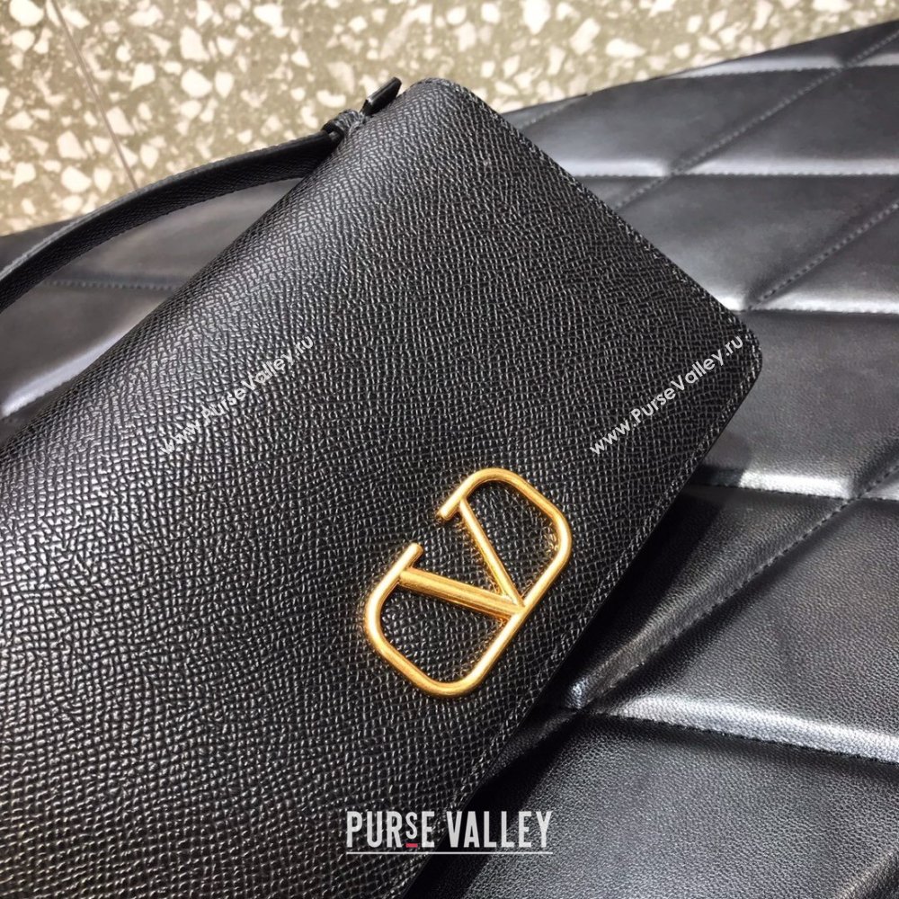 Valentino Vlogo Signature Wallet With Chain in Grainy Calfskin Black 2024 (liankafo-24020122)