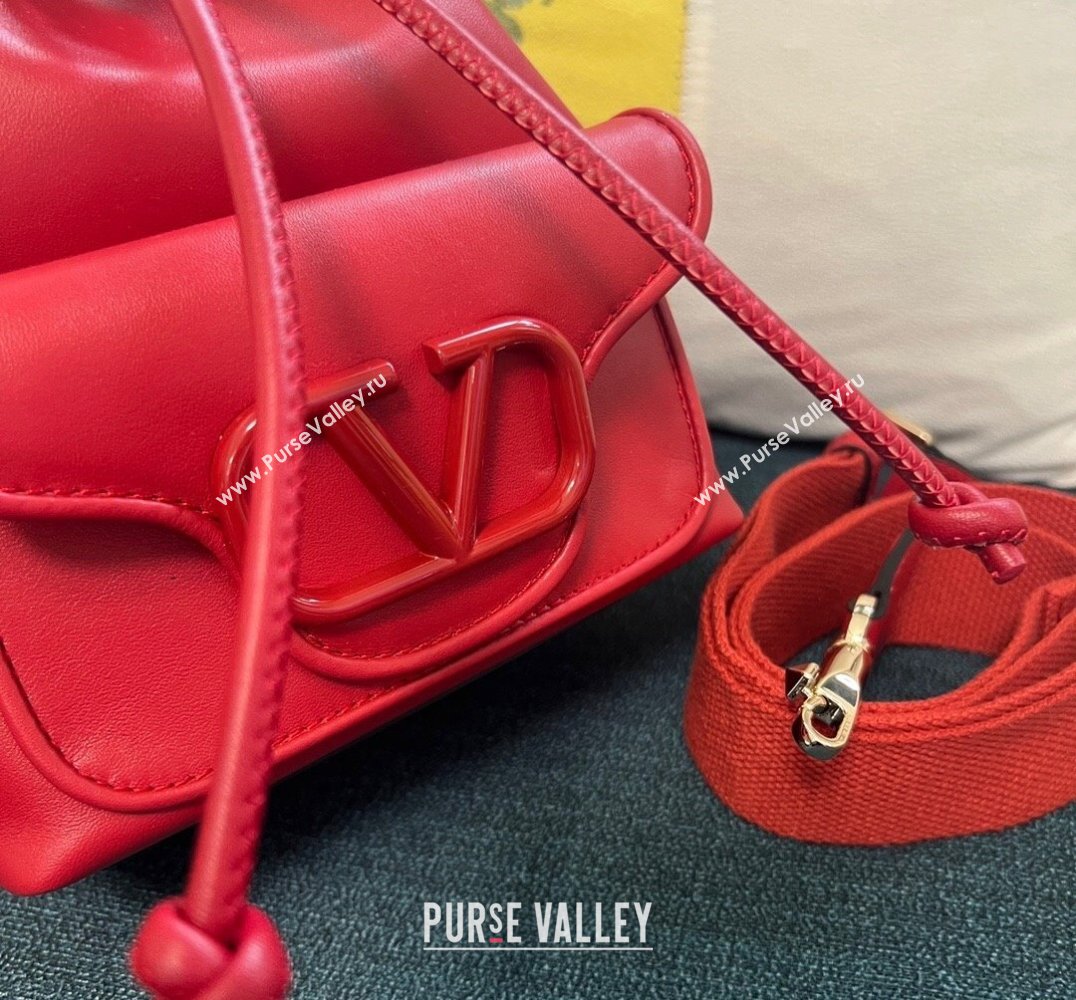 Valentino Locò Bucket Bag In Calfskin Leather Red With Enamel Tone-On-Tone Vlogo Signature 2024 (xinyidai-24020164)