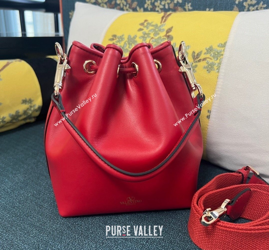 Valentino Locò Bucket Bag In Calfskin Leather Red With Enamel Tone-On-Tone Vlogo Signature 2024 (xinyidai-24020164)