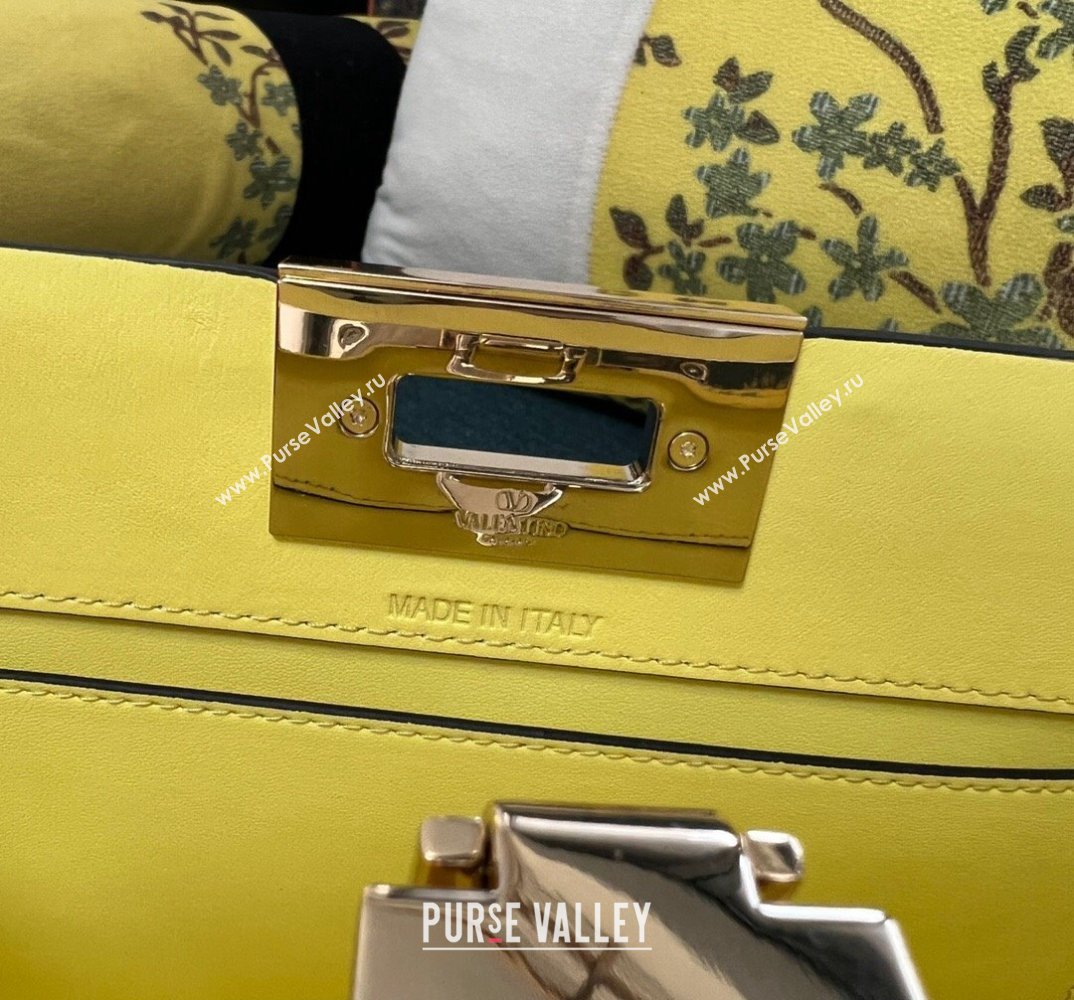 Valentino Rockstud Handbag In Calfskin Yellow 2024 (xinyidai-24020219)