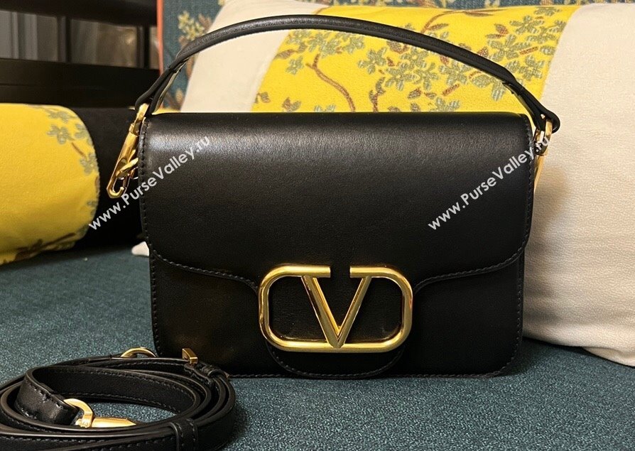 Valentino Small Locò Shoulder Bag In Calfskin Leather Black/Gold With Vlogo Signature 2024 (xinyidai-24020208)