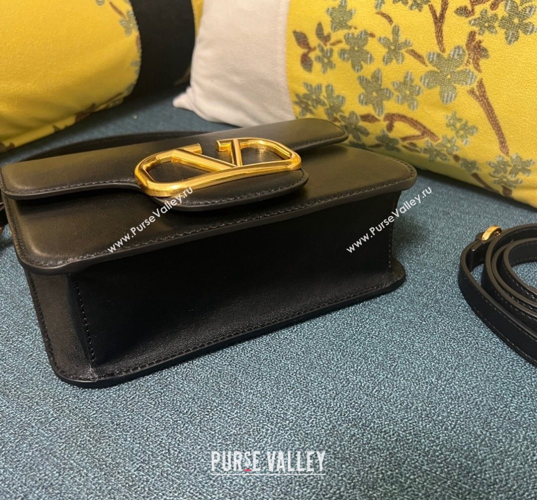 Valentino Small Locò Shoulder Bag In Calfskin Leather Black/Gold With Vlogo Signature 2024 (xinyidai-24020208)