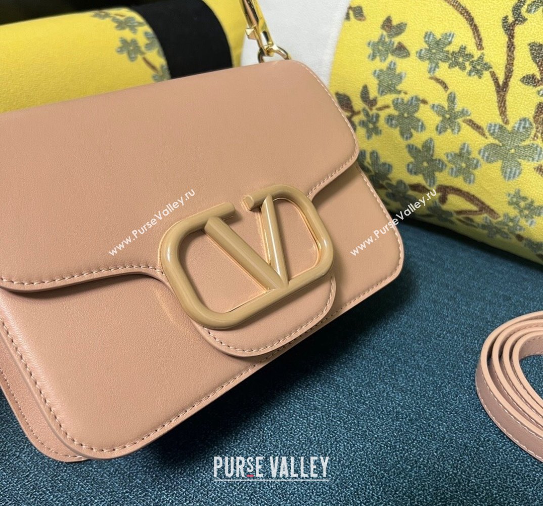 Valentino Small Locò Shoulder Bag In Calfskin Leather Nude With Enamel Tone-On-Tone Vlogo Signature 2024 (xinyidai-24020211)