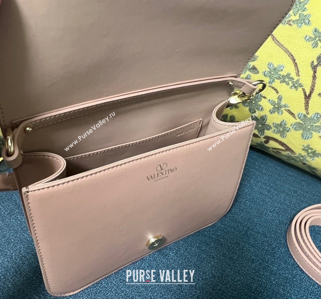 Valentino Small Locò Shoulder Bag In Calfskin Leather Nude With Enamel Tone-On-Tone Vlogo Signature 2024 (xinyidai-24020211)