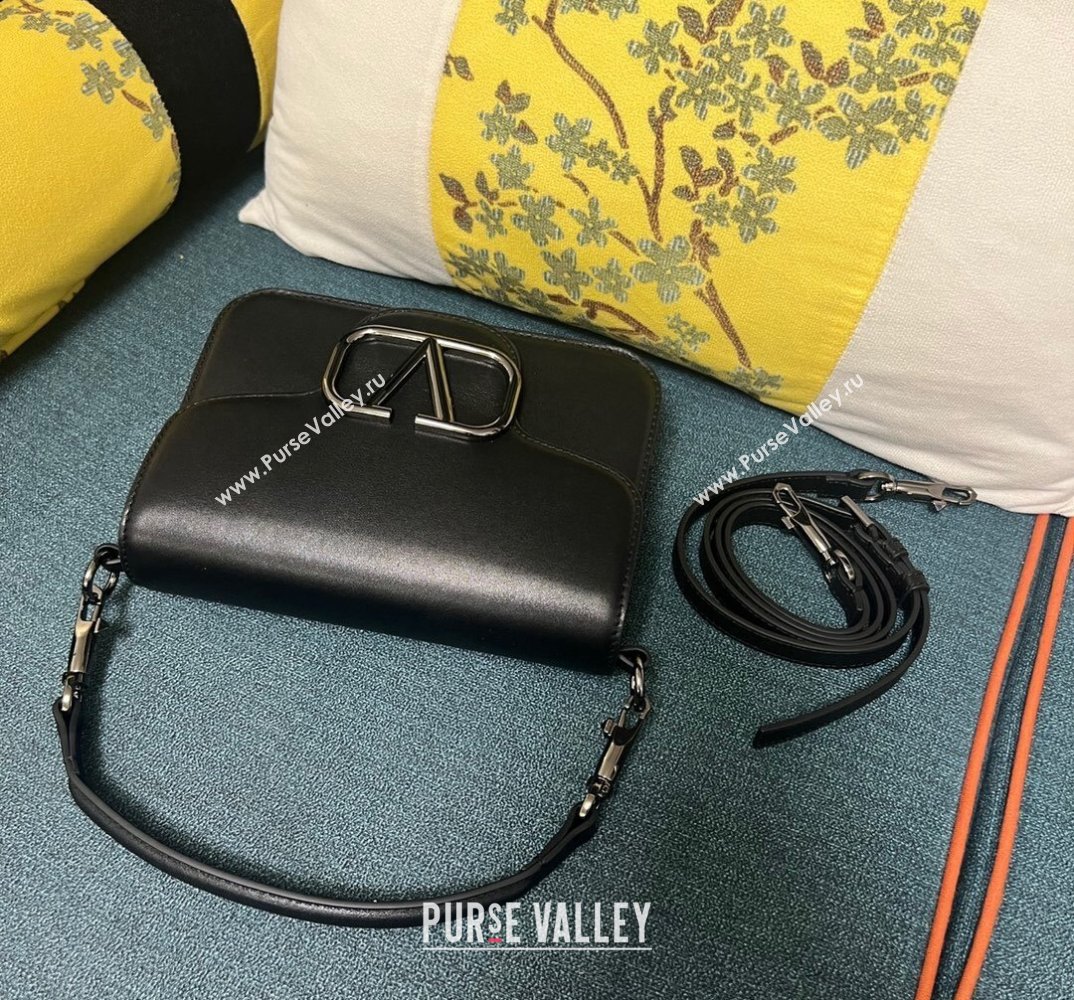 Valentino Small Locò Shoulder Bag In Calfskin Leather Black With Enamel Tone-On-Tone Vlogo Signature 2024 (xinyidai-24020209)