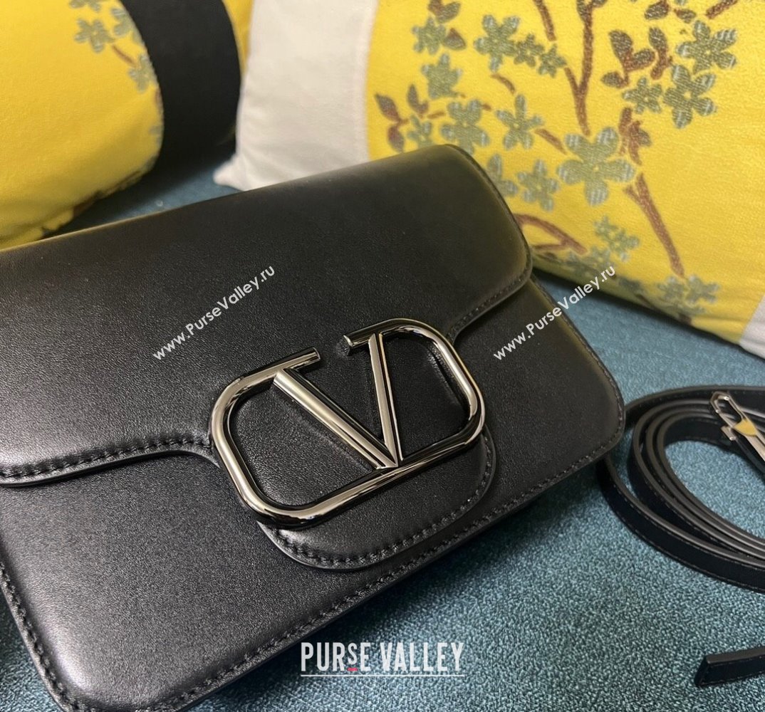 Valentino Small Locò Shoulder Bag In Calfskin Leather Black With Enamel Tone-On-Tone Vlogo Signature 2024 (xinyidai-24020209)