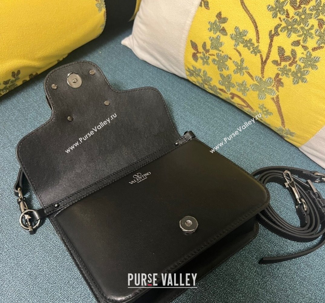 Valentino Small Locò Shoulder Bag In Calfskin Leather Black With Enamel Tone-On-Tone Vlogo Signature 2024 (xinyidai-24020209)