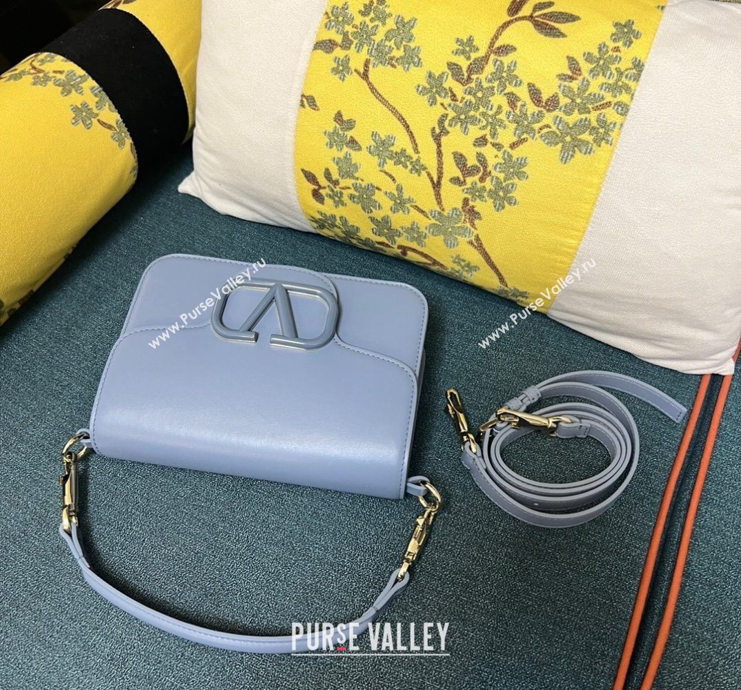 Valentino Small Locò Shoulder Bag In Calfskin Leather Blue With Enamel Tone-On-Tone Vlogo Signature 2024 (xinyidai-24020212)