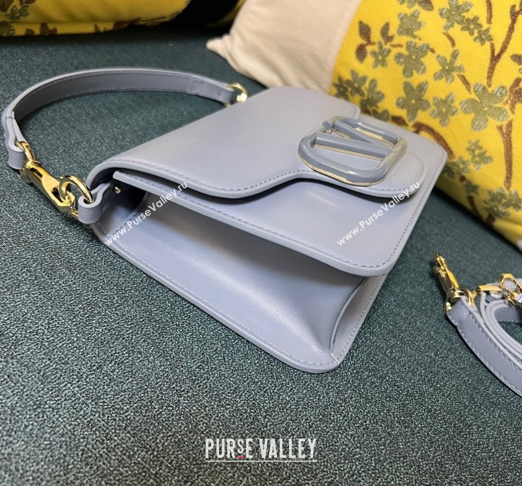 Valentino Small Locò Shoulder Bag In Calfskin Leather Blue With Enamel Tone-On-Tone Vlogo Signature 2024 (xinyidai-24020212)