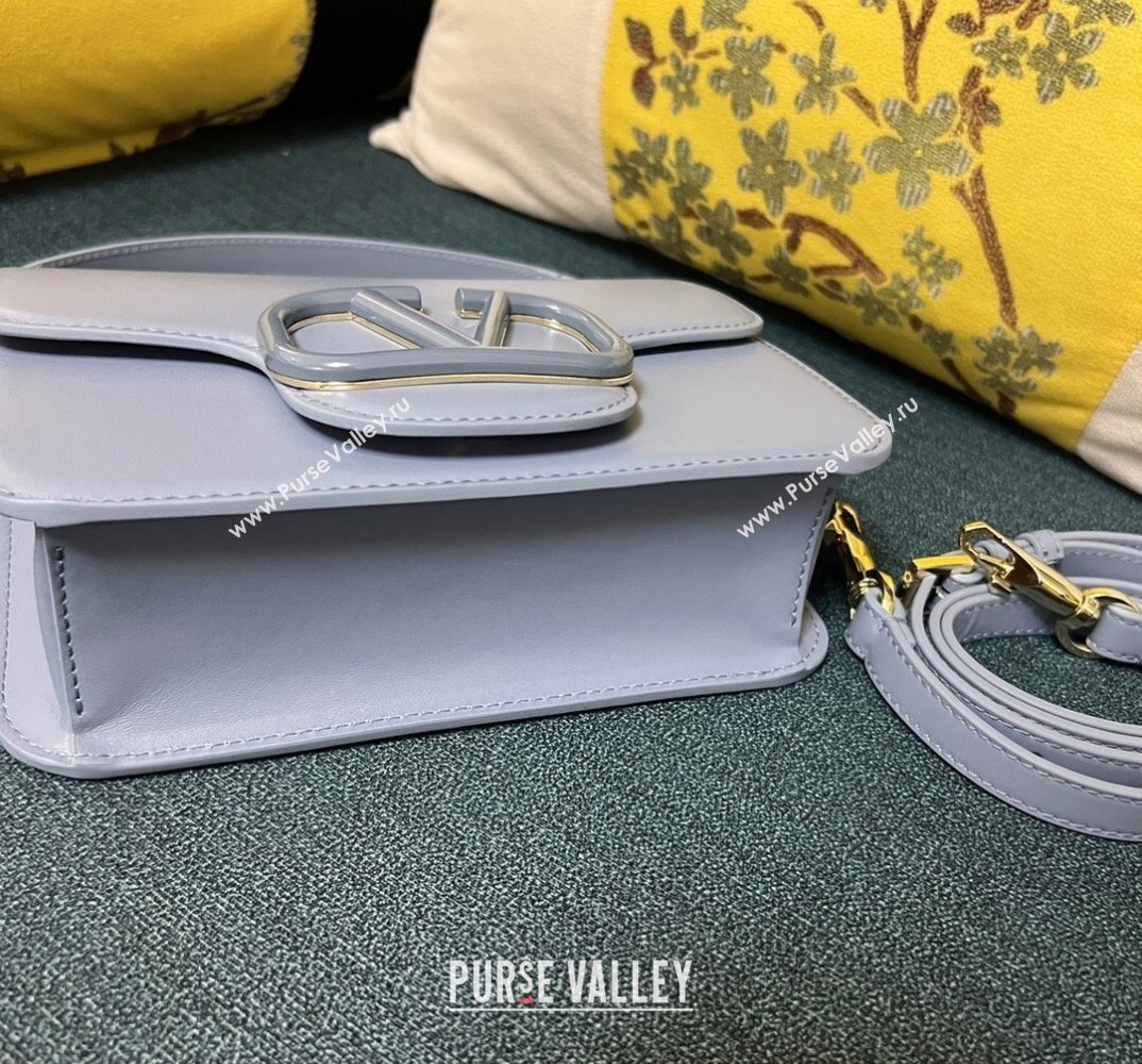 Valentino Small Locò Shoulder Bag In Calfskin Leather Blue With Enamel Tone-On-Tone Vlogo Signature 2024 (xinyidai-24020212)