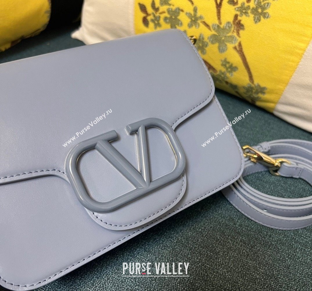 Valentino Small Locò Shoulder Bag In Calfskin Leather Blue With Enamel Tone-On-Tone Vlogo Signature 2024 (xinyidai-24020212)