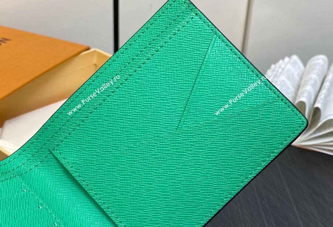 Louis Vuitton Taiga cowhide leather and Monogram canvas Multiple Wallet M30993 Green 2024 (kiki-24021809)