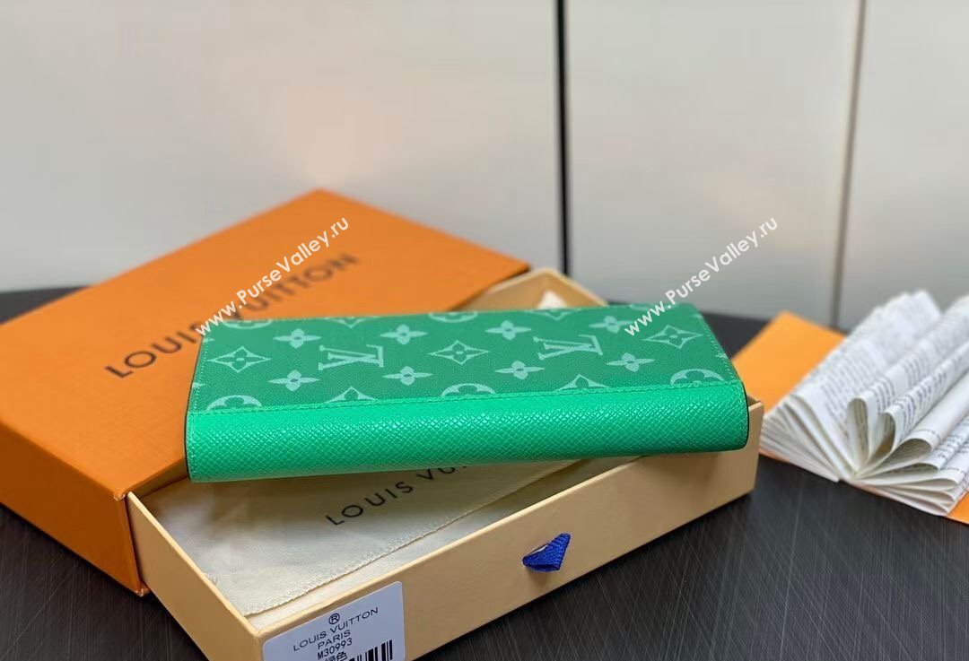 Louis Vuitton Taiga cowhide leather and Monogram canvas Brazza Wallet Green 2024 (kiki-24021807)