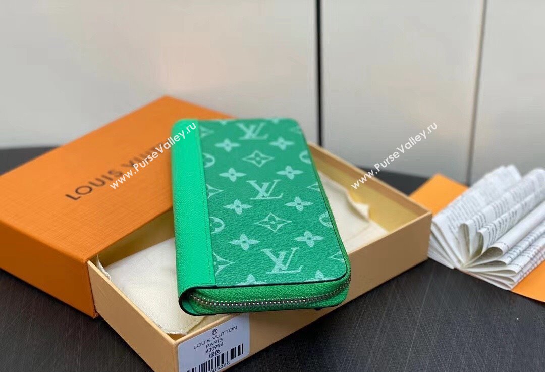 Louis Vuitton Taiga cowhide leather and Monogram canvas Zippy Vertical Wallet Green 2024 (kiki-24021806)