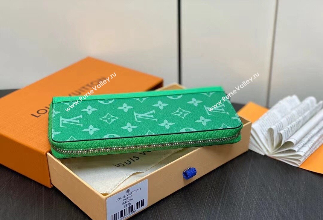 Louis Vuitton Taiga cowhide leather and Monogram canvas Zippy Vertical Wallet Green 2024 (kiki-24021806)