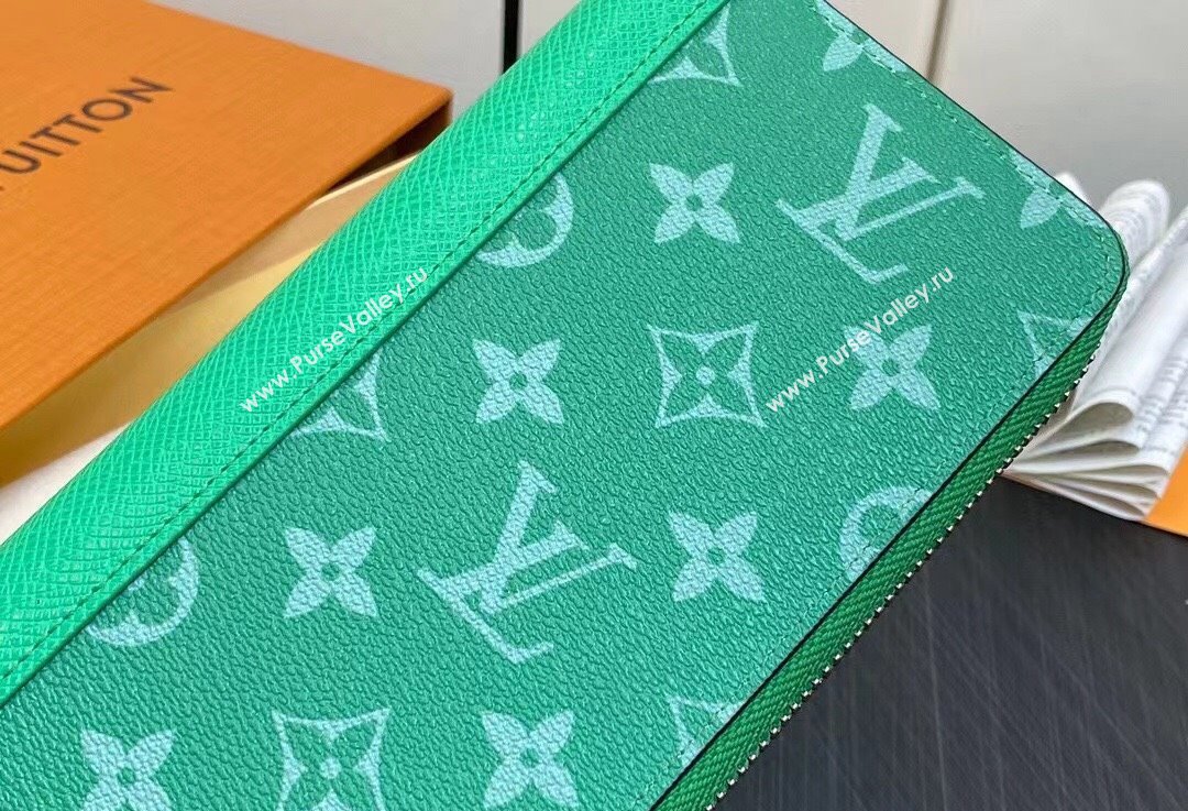 Louis Vuitton Taiga cowhide leather and Monogram canvas Zippy Vertical Wallet Green 2024 (kiki-24021806)