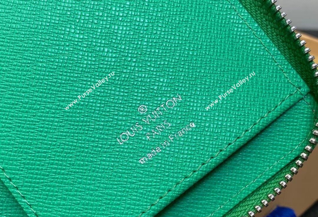 Louis Vuitton Taiga cowhide leather and Monogram canvas Zippy Vertical Wallet Green 2024 (kiki-24021806)