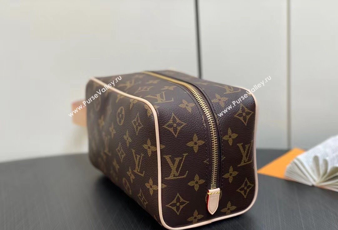 Louis Vuitton Monogram canvas Locker Dopp Kit Bag M83112 2024 (kiki-24021819)