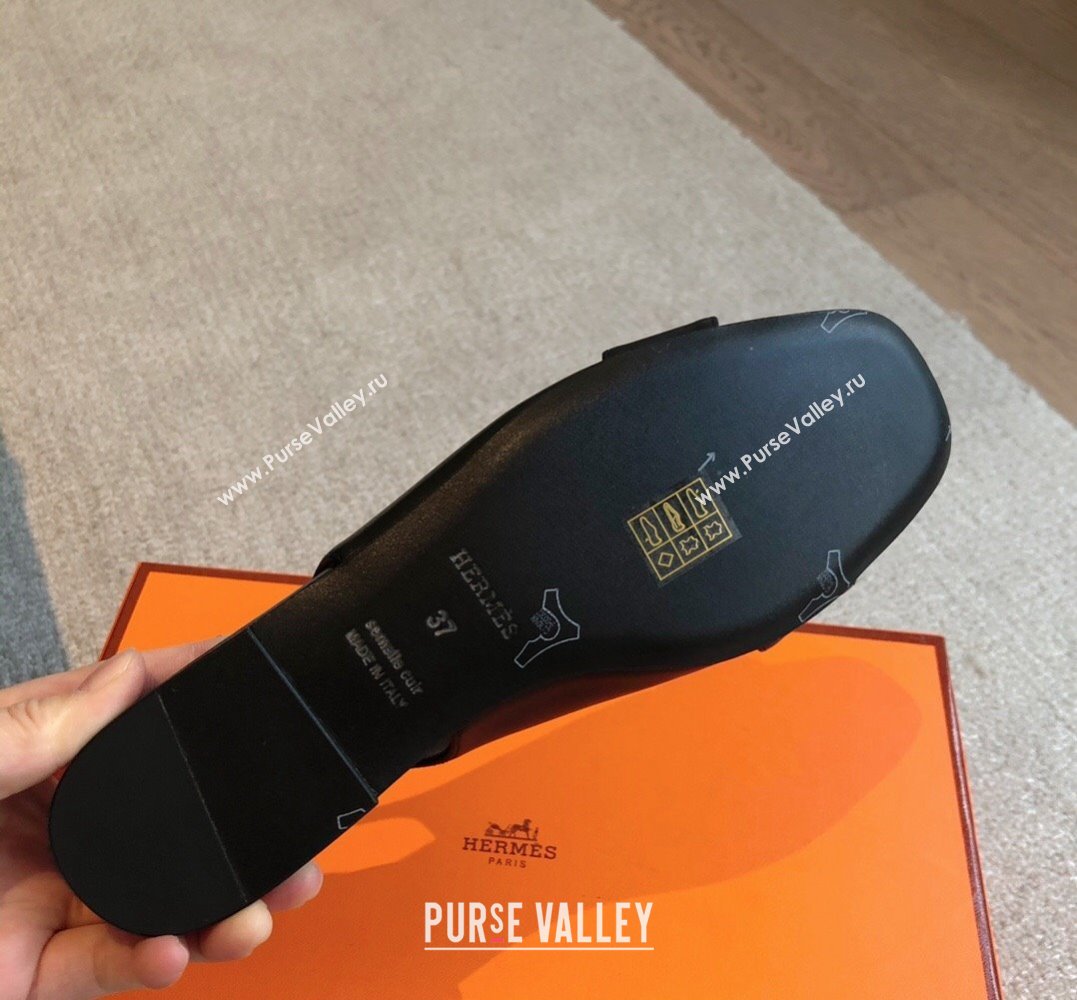 Hermes Innocente slingbacks Flats Black in goatskin with iconic oversized Kelly buckle 2024 (modeng-24022701)